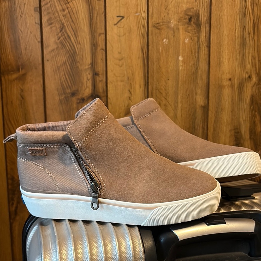 Keds Tan Sneakers with Side Zipper and Platform Sole